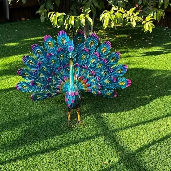 NWT Gorgeous Freestanding Metal Peacock Garden Decor Bright Vivid Colors - Picture 10 of 13
